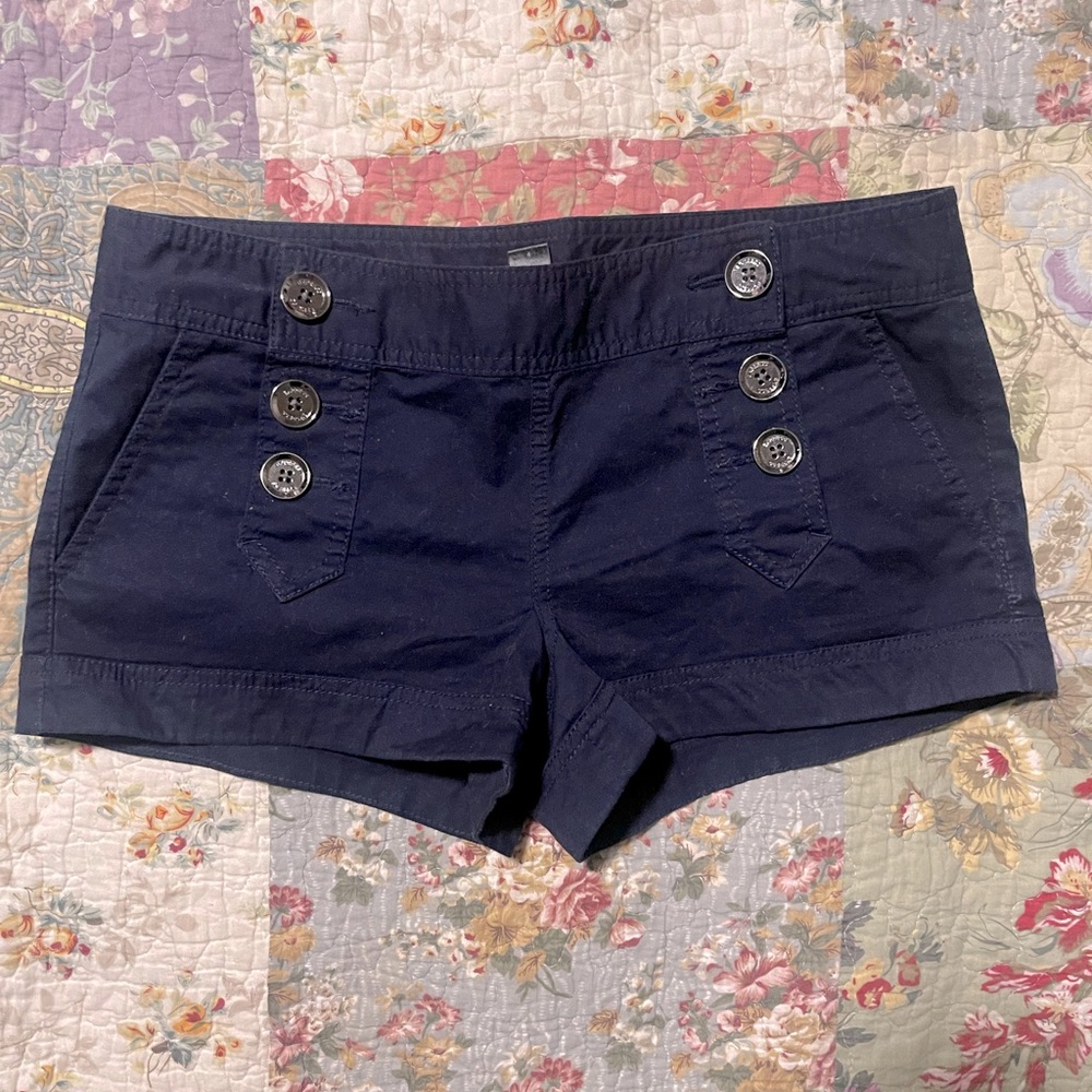 Express size 4 dress shorts in blue with silver buttons
